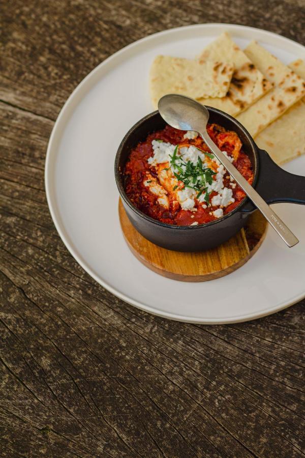 Kai 36 - Hotel Zwischen Fels Und Fluss グラーツ エクステリア 写真 Baked eggs with tomato and feta cheese