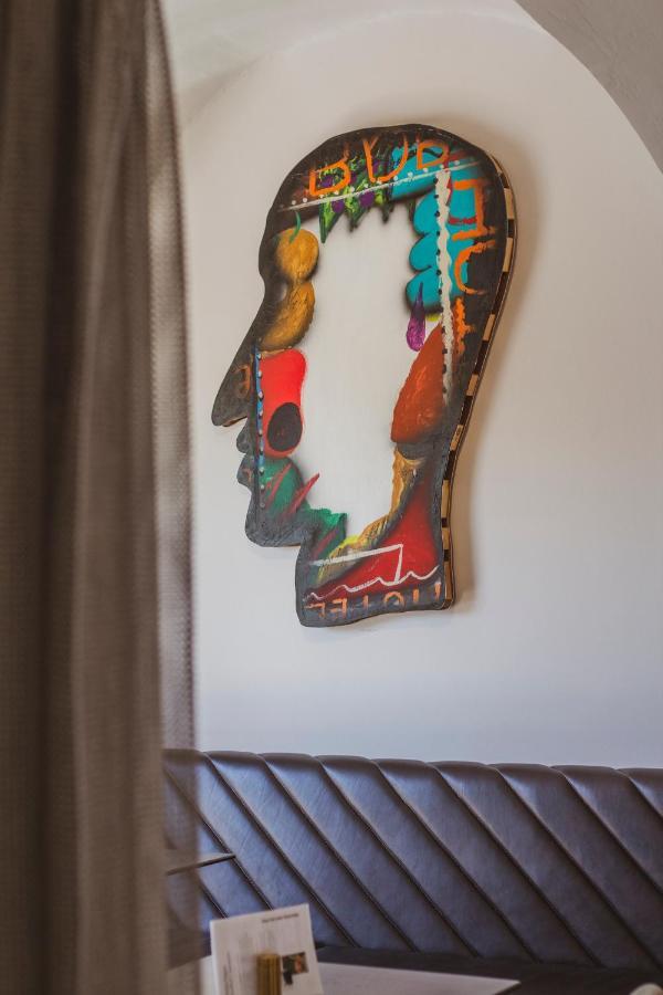 Kai 36 - Hotel Zwischen Fels Und Fluss グラーツ エクステリア 写真 A sculpture by the artist