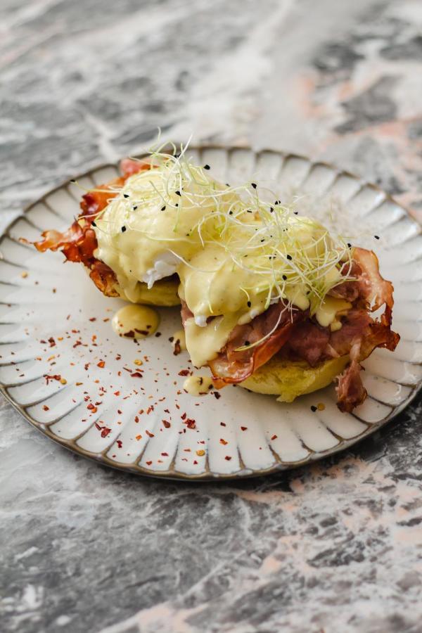 Kai 36 - Hotel Zwischen Fels Und Fluss グラーツ エクステリア 写真 A potato and bacon roll