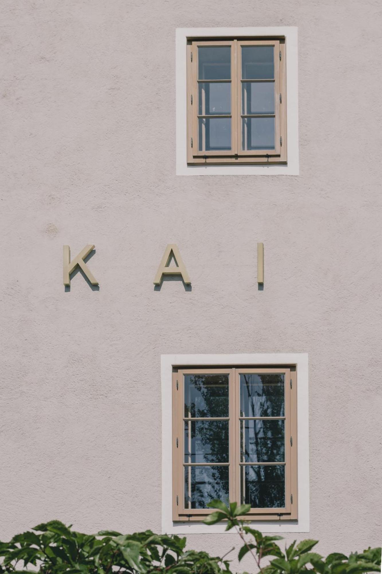 Kai 36 - Hotel Zwischen Fels Und Fluss グラーツ エクステリア 写真 The name of the house on the wall