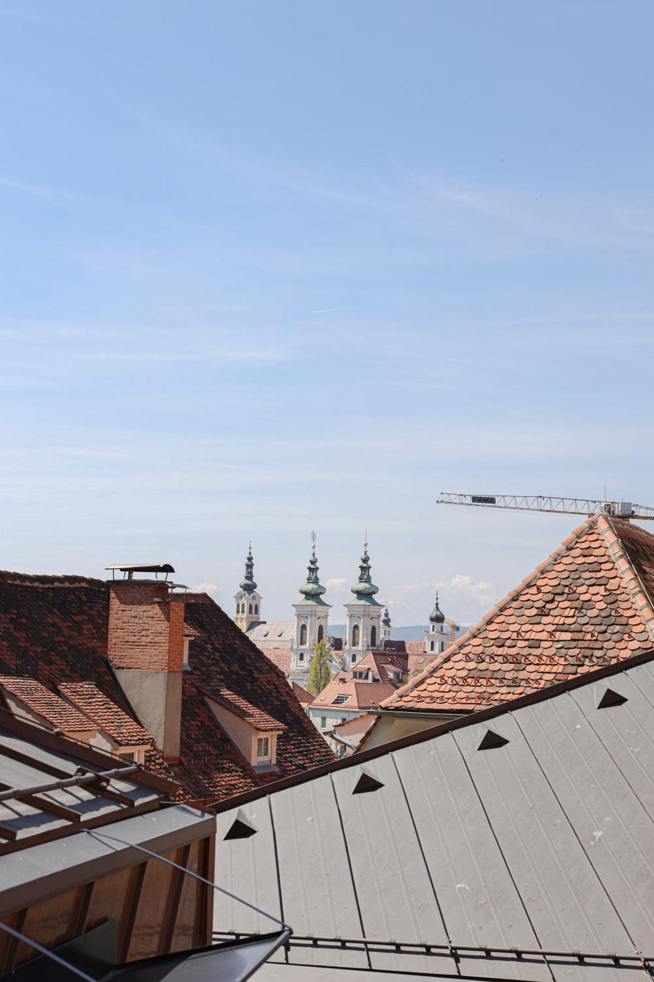 Kai 36 - Hotel Zwischen Fels Und Fluss グラーツ エクステリア 写真 The twin spires of the abbey church